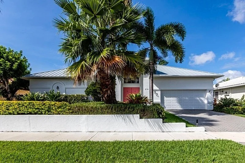 3 Bdr 2 Bth Gorgeous Home With Sw Exposure