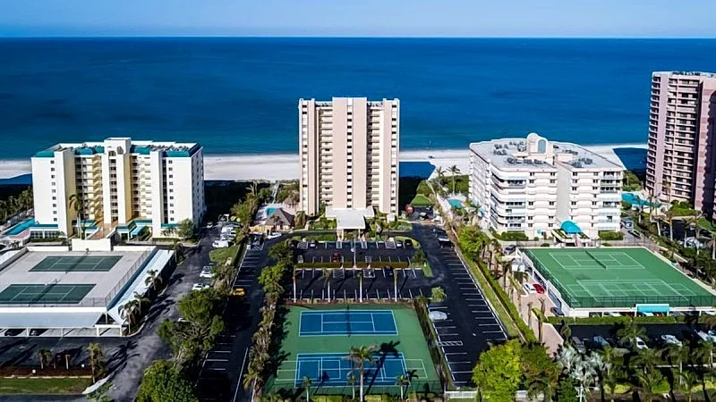 Enjoy Paradise in this 2/2 Beachfront Condo