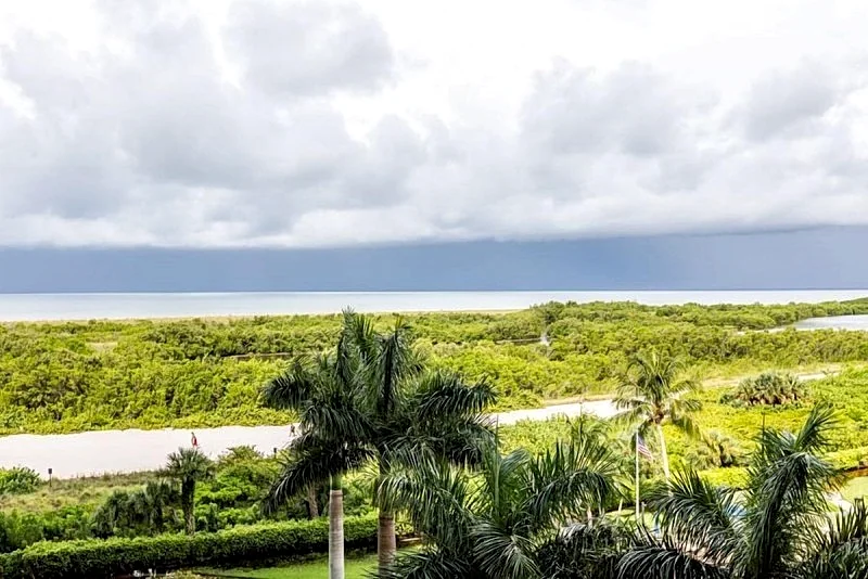 2 bedroom, 2 bath condo Beachfront Condo