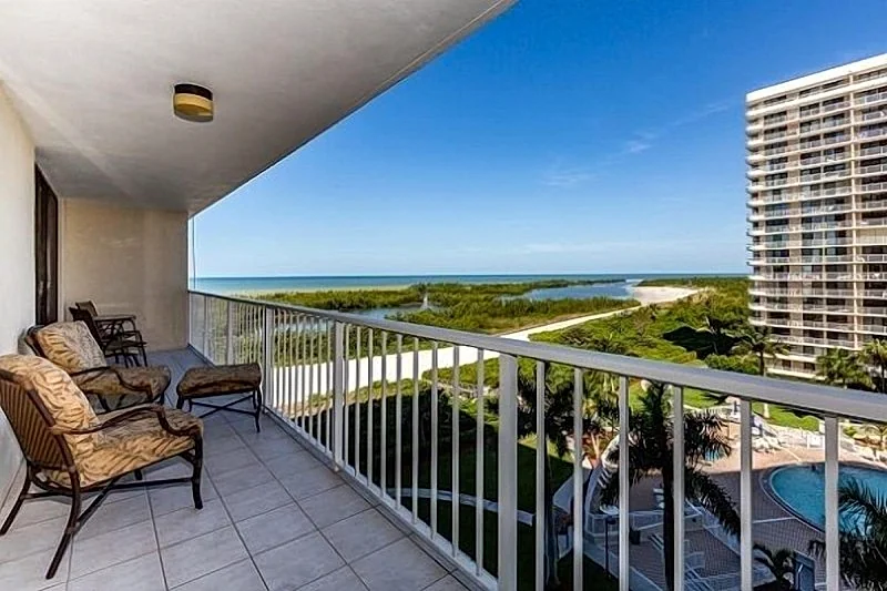 2 bedroom, 2 bath condo Beachfront Condo