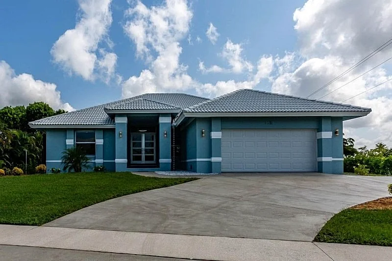 Immaculate Beach House, Water-View-Canal, Private-Heated Pool,...