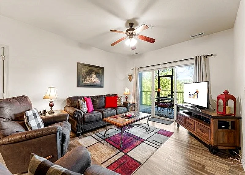 Near Silver Dollar City- 3 Bedroom, 3 Bath Golf Condo at Stonebridge Resort!