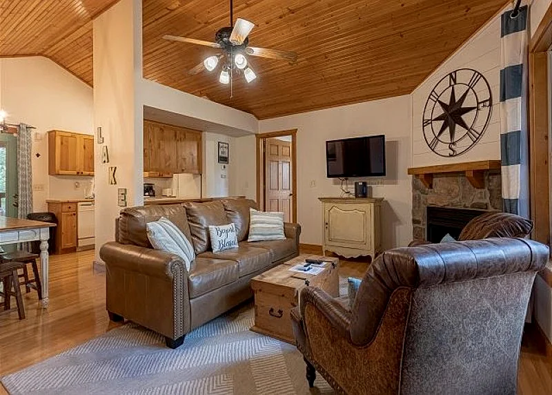 Super Cozy Lodge at Stonebridge! Pet Friendly! Truly a Tranquil Paradise!