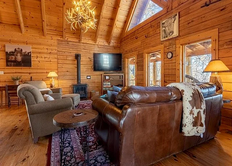 Escape To This Rustic Log Cabin, For The Perfect Ozark Mountain Getaway!