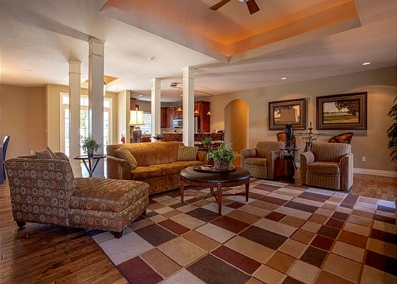 Adorable Villa Close to Branson RecPlex!! Lots of Space with a Comfy Feel!
