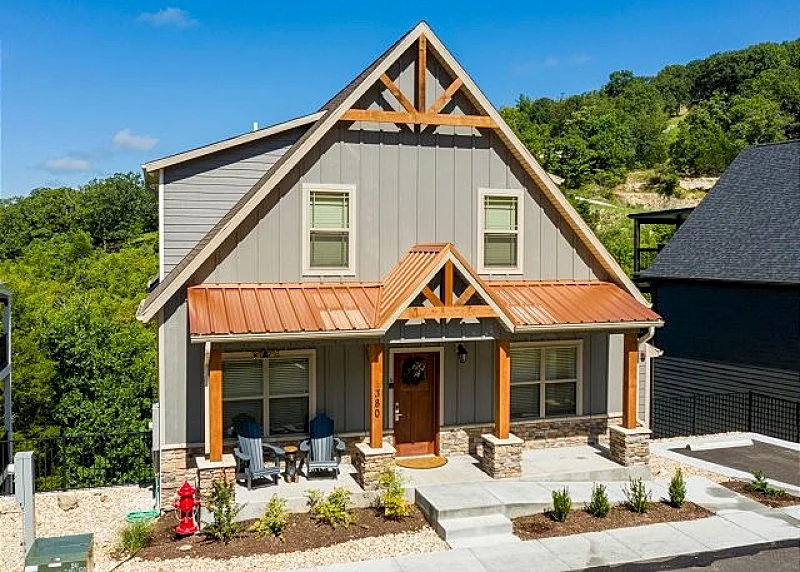 Dazzling Views Inside and Out at this Lofty Lodge at Chateau Cove in Branson!