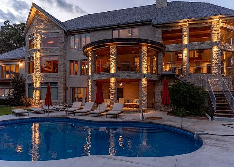 Look no further for your own private oasis on Table Rock Lake!