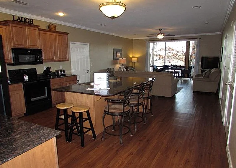 Fantastic 3 BR, 3 Bath Condo on Table Rock Lake with Dock Access