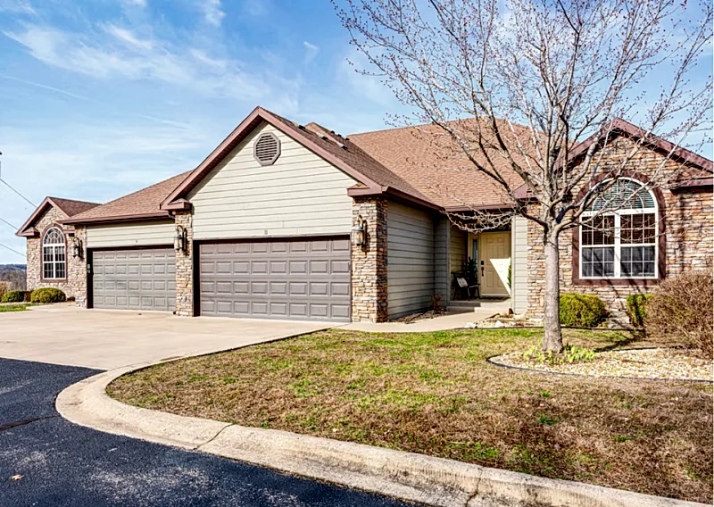 American Oasis 5min to SDC! 2 LvngRms  3 Pools Golf  Fireplace