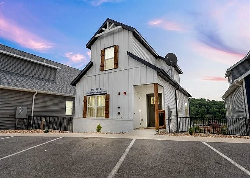 Come Stay and Play at this Beautiful 5 Bedroom Escape Peak!