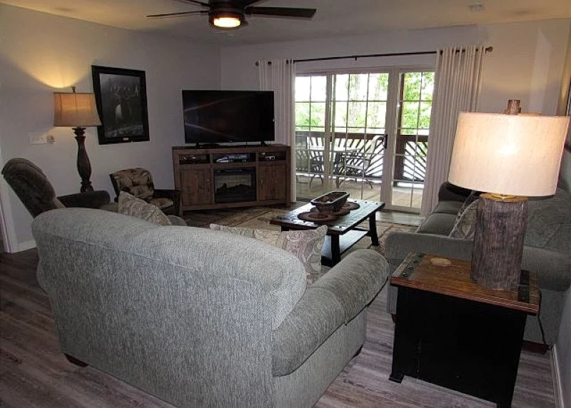 Spacious 3BR Condo with Breathtaking Table Rock Lake Views at Vickery Resort