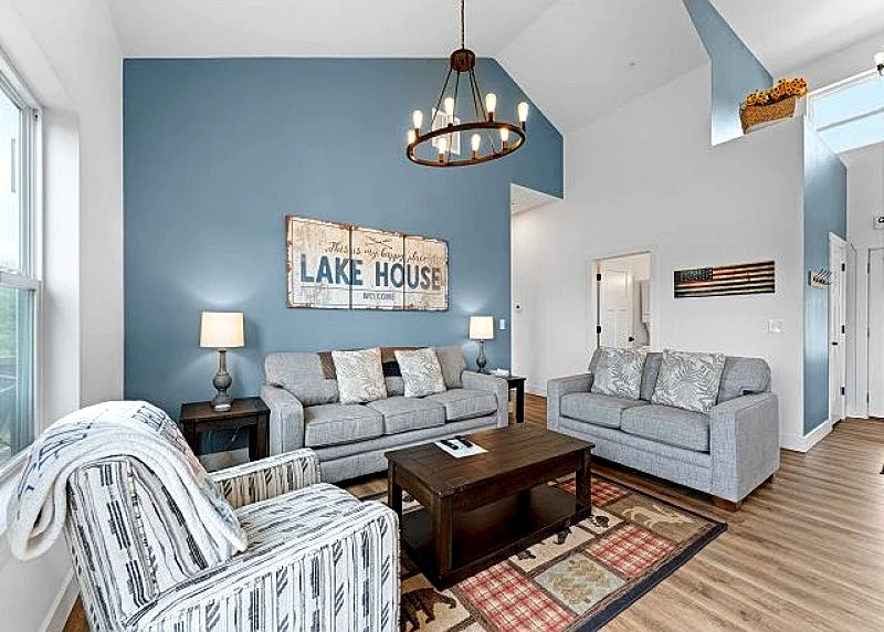 Beautiful Views and Tons of Space in this Majestic 5 Bed Home on Table Rock!!