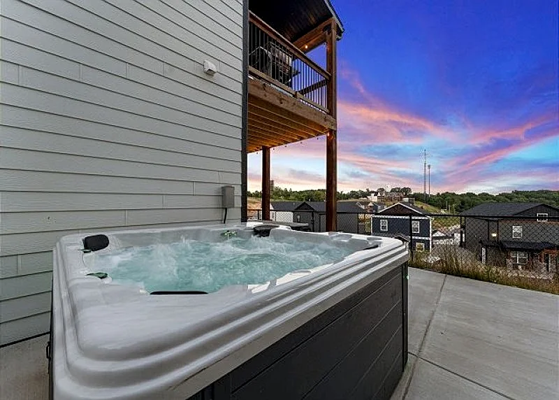 Summer Breeze at Chateau Mountain, Lakeview Home in the Scenic Ozarks