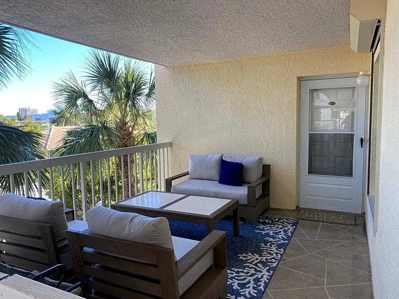 Stylish 3 Bedroom, 2 Bath End Unit at Essex, S-306 Near South Beach, Marco Island