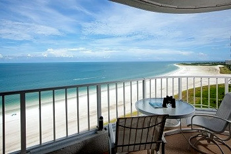 Escape to Paradise at Royal Seafarer 2004, Beachfront Condo Perfection on Marco Island