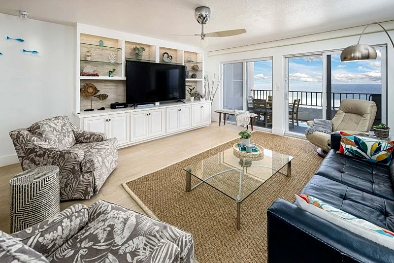Surf Dweller 703: TOP-Floor, Beautifully Upgraded,Modern,SPACIOUS,Gulf Front!