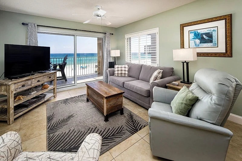 Summerlin 305: Beach Front 3rd Floor Corner Condo ~ Free Beach Service & More
