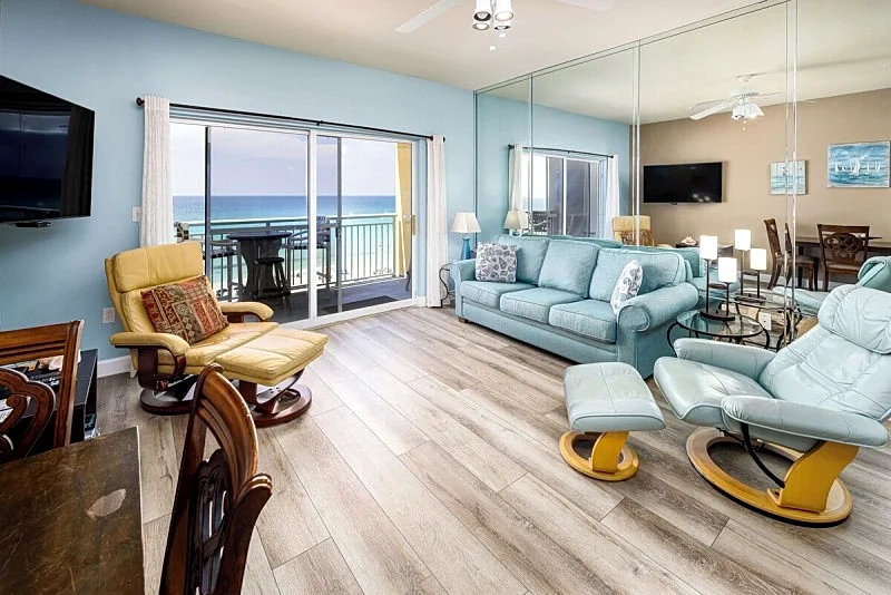 Pelican Isle 610: Lovely top floor condo, panoramic views, free beach service