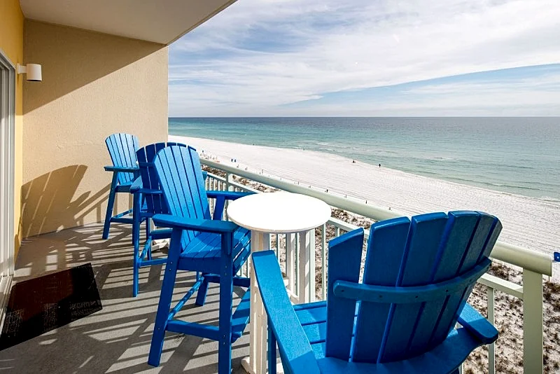 Pelican Isle 613: Beach front, top floor, corner unit. Free parking, WiFi