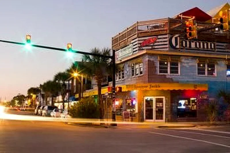 Oceanbound Cozy Little Condo in the heart of Folly Beach- Pet Friendly