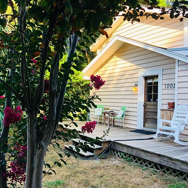 Beach Bum Bungalow - Cool Hidden Spot - Easy Walk to the Beach