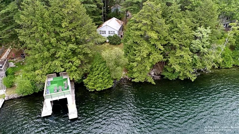 Charming Winnipesaukee Waterfront Meredith with great Sun Deck
