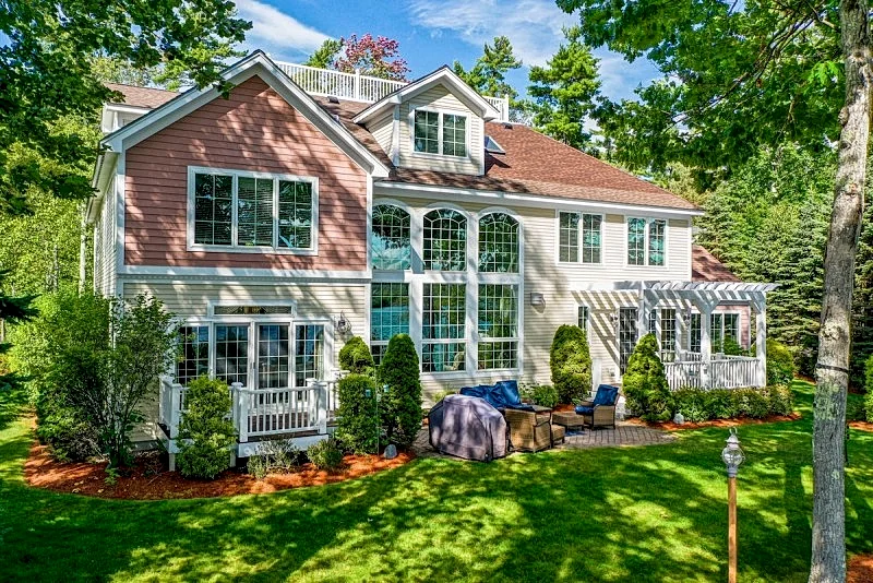 Winnipesaukee Luxury Home for 14 Prime Location