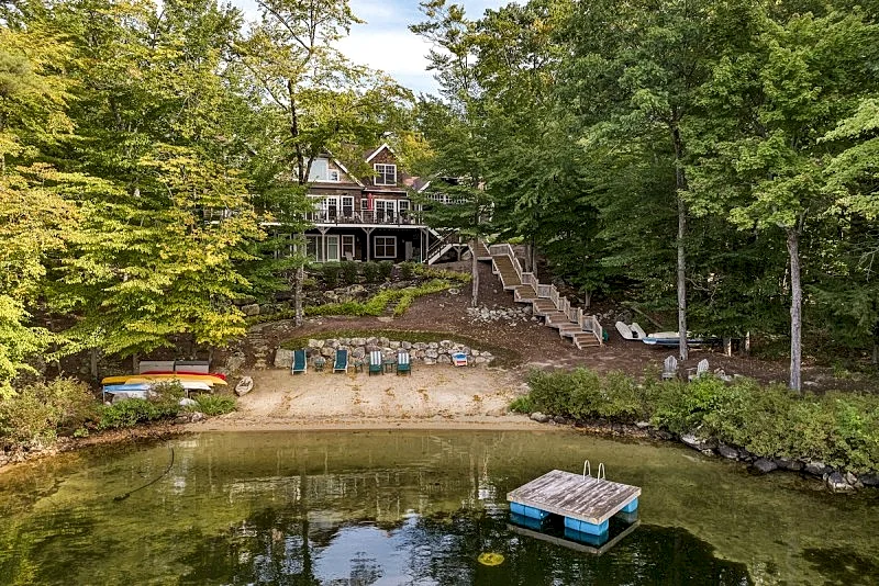 5000 Square Foot Winnipesaukee Luxury Home For 14 With 455 Feet of Waterfront