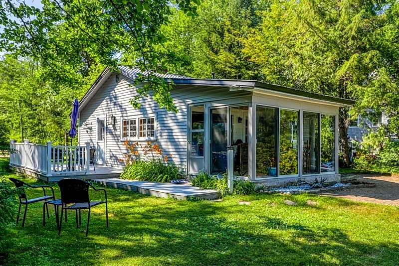 Absolutely Adorable Lake Winnipesaukee Cottage for 5