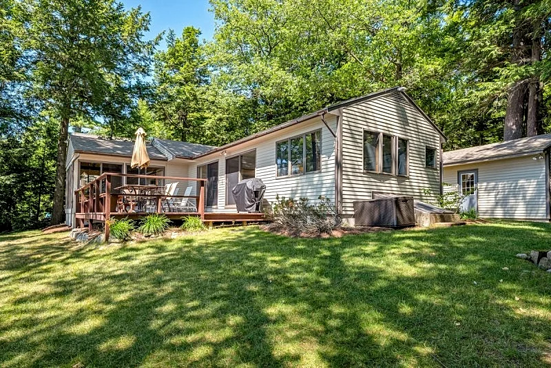 Beautiful Winnipesaukee Adorable Cottage and Bunkhouse for 10 Lovely Sunsets