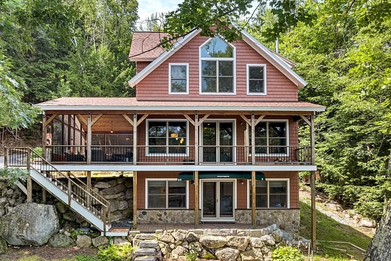 Custom Lake Winnisquam Home For 12