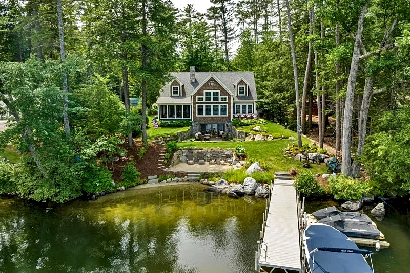 Luxury Lake House Overlooking Salmon Meadow Cove