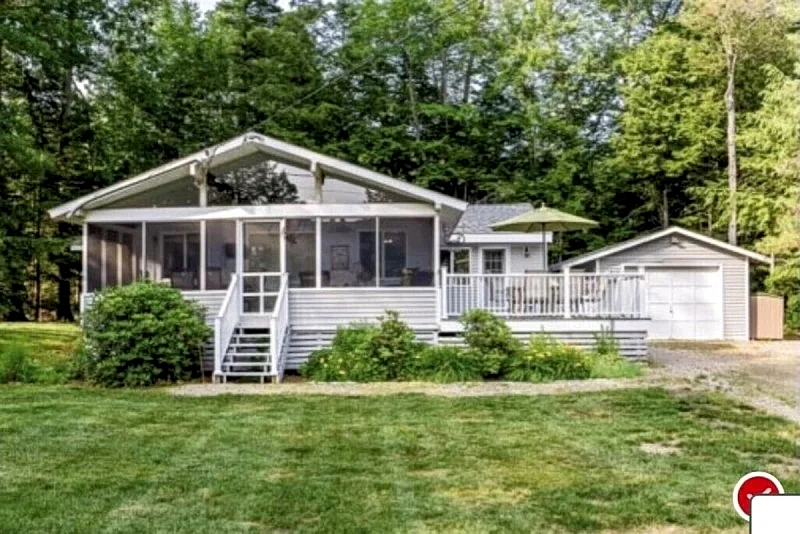 3 Bedroom Home is less than a 2 minute walk to Far Echo Harbor Beach