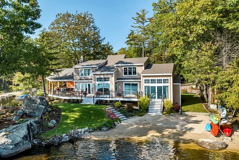 Luxury Home with Sand Beach and Great Views plus a Guest House