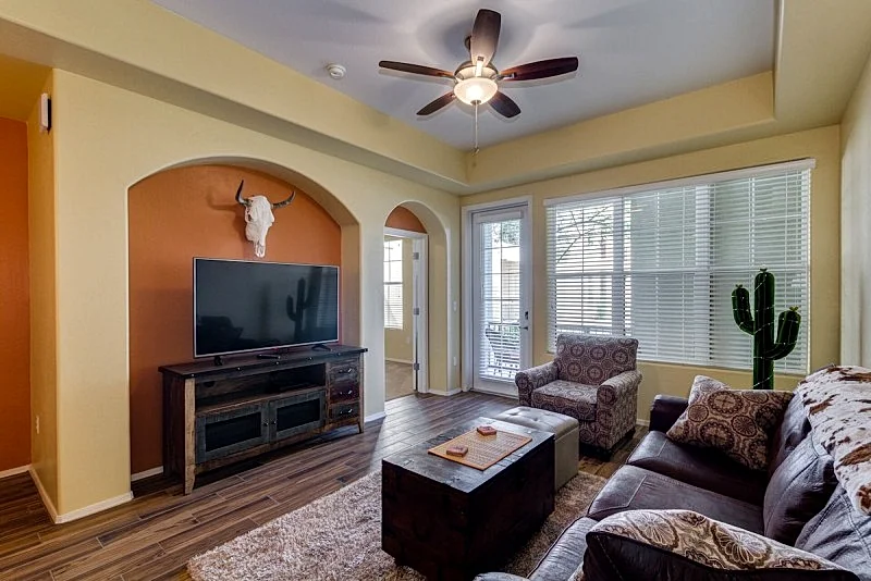 SPECTACULAR Ground Floor Condo Facing gorgeous COURTYARD!