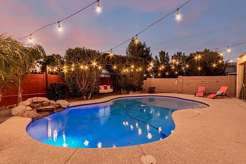 Heated Pool! 2 King Rooms! Sleeps 8!