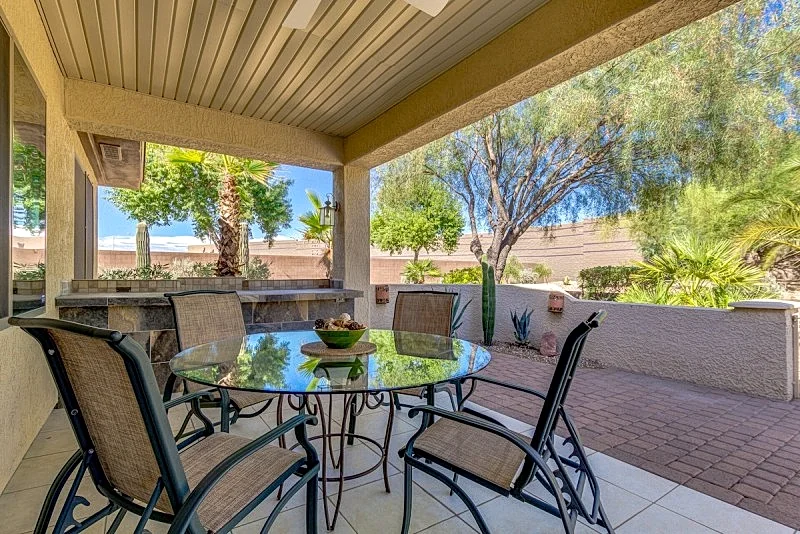 Sun City Grand, 45+ Comm. 3bd/2ba Separate Office.