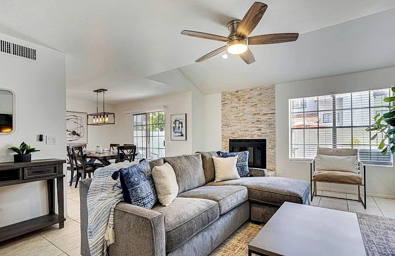 Peaceful Townhouse! EV PLUG IN. Heated Pool, Spa, Gym, Walking Trails! 30 Night Min!