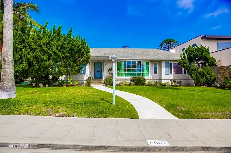 Opera House - 3 Bedroom 2 Bath home with private back garden