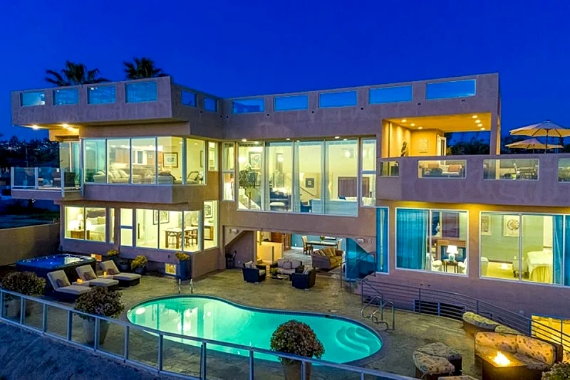 Oceanfront Beach, Pool, Hot Tub, Pickleball, Movie Theater, Elevator & Golf Cart