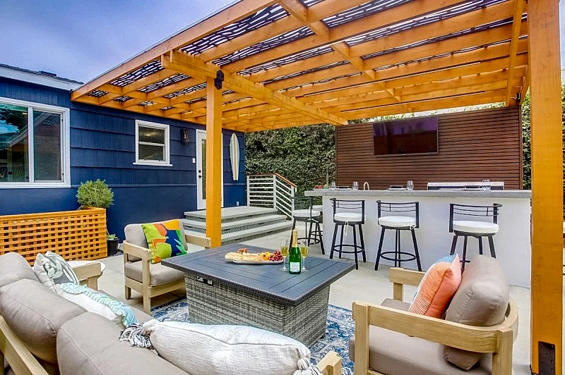 Windansea Beach House - beautifully updated 2 bedroom cottage by the beach