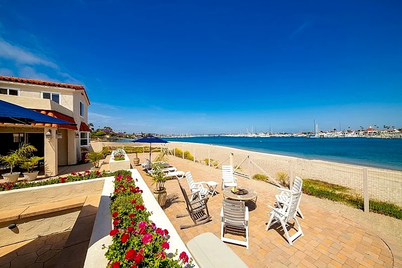 On The Beach Clubhouse - Bayfront with private beach access