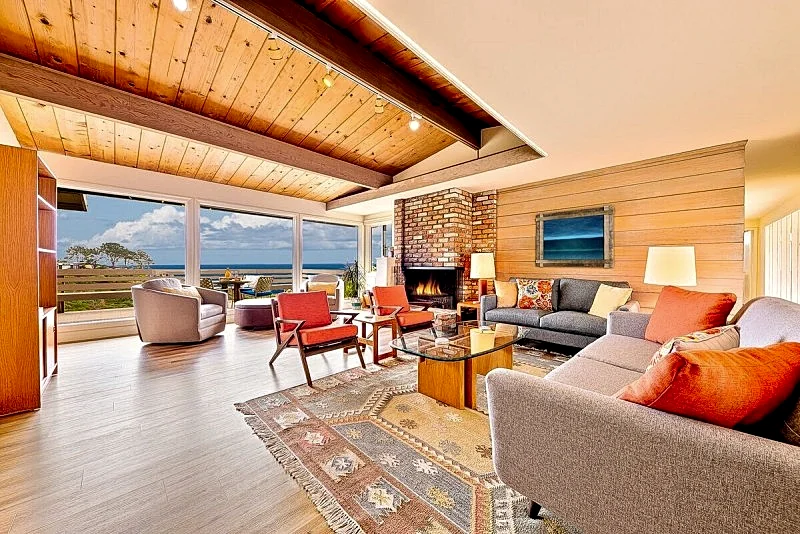 La Jolla Lookout is perched above a private canyon overlooking the Pacific Ocean