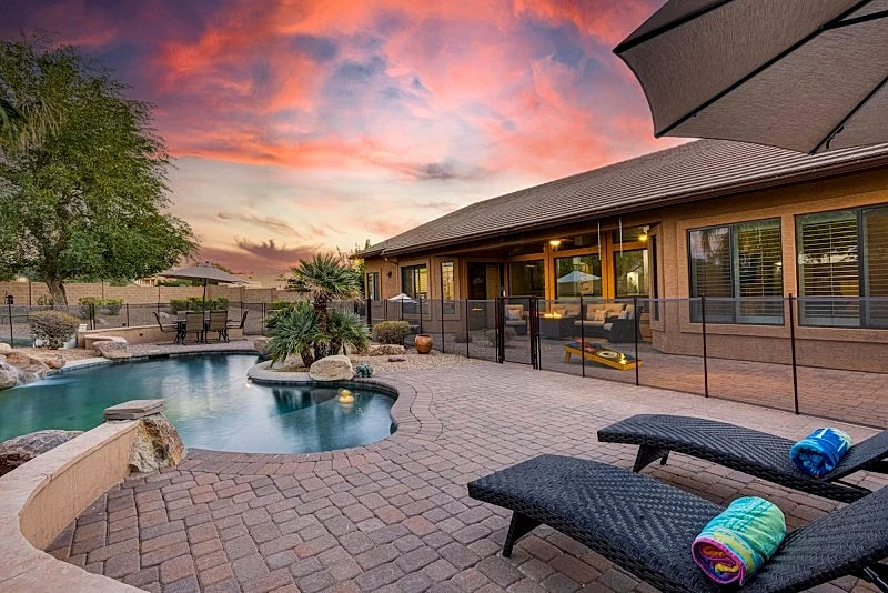 Massive Custom! Sparkling Fenced Pool! Sleeps 12.