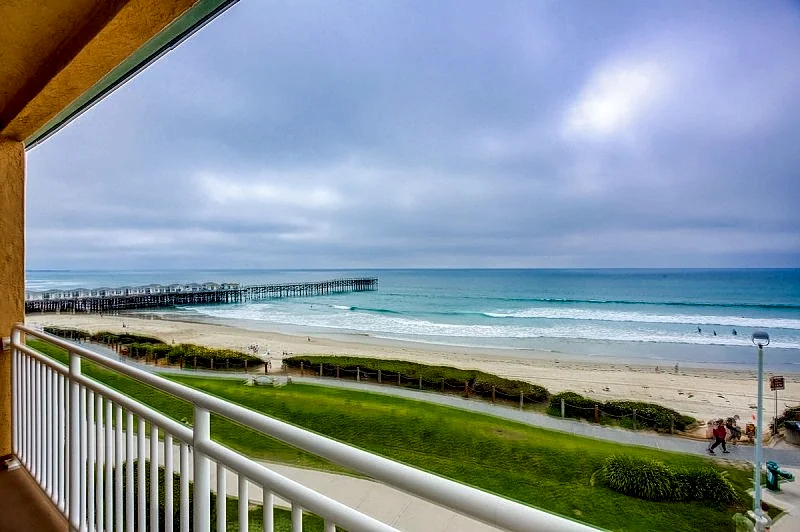 Special Discounted Rate - Len and Marys Beach Front 2 Bedroom Condo
