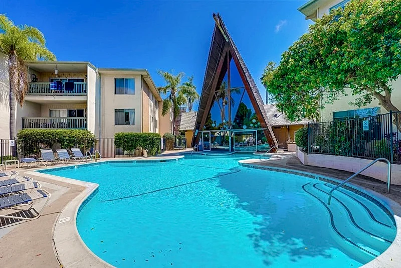 Point Loma Retreat - 1 BD apartment with swimming pool, pool table and gym equipment.