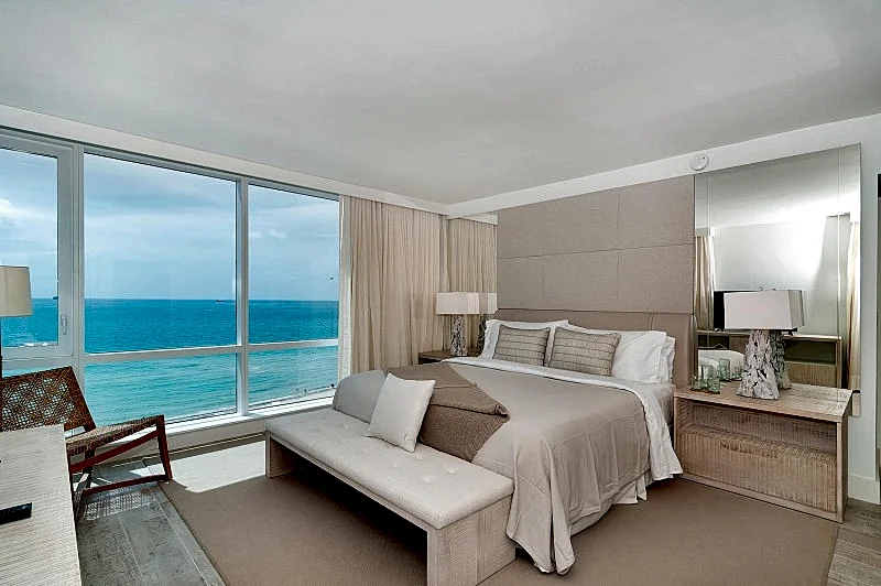 1 HOTEL & HOMES 919