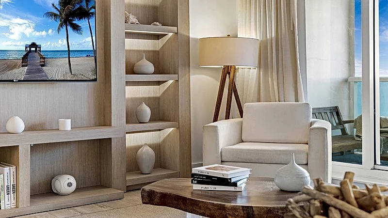 1 HOTEL & HOMES 945