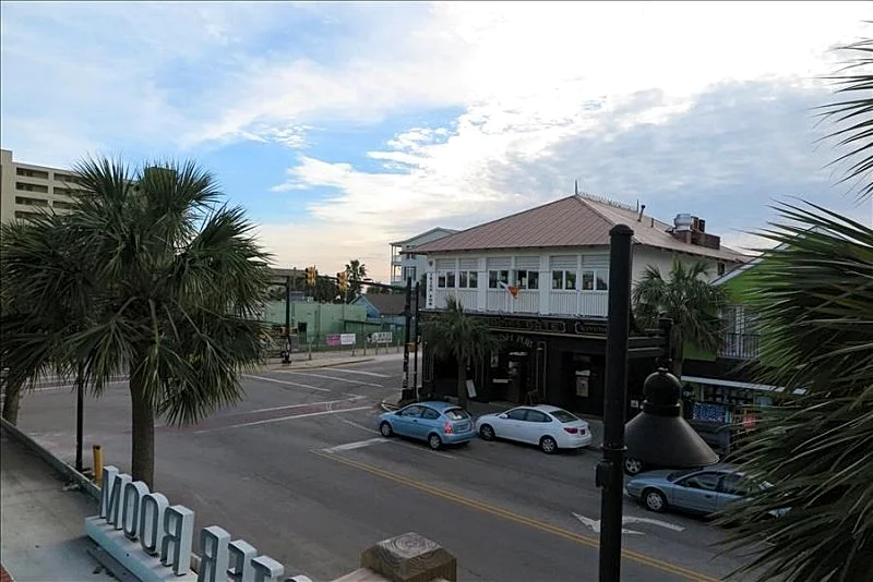 Folly Ha'i - Folly Beach Center St - Easy Walk to Beach