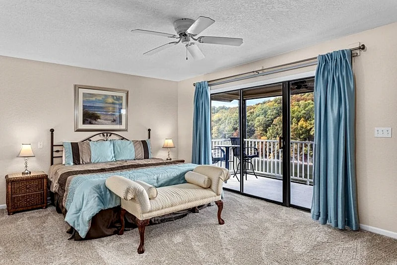 Lazy X-09 Recently Renovated 3 Bedroom, 2.5 Bath Waterfront Condo!